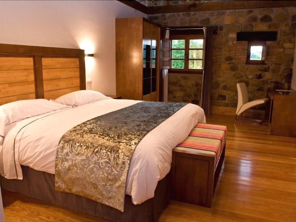Akla Hotel Suites Valles Pasiegos Saro Екстериор снимка